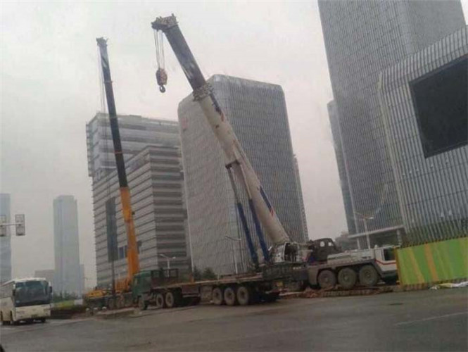 台儿庄区“自动找平”—— 吊车的 “平地神器” 技术